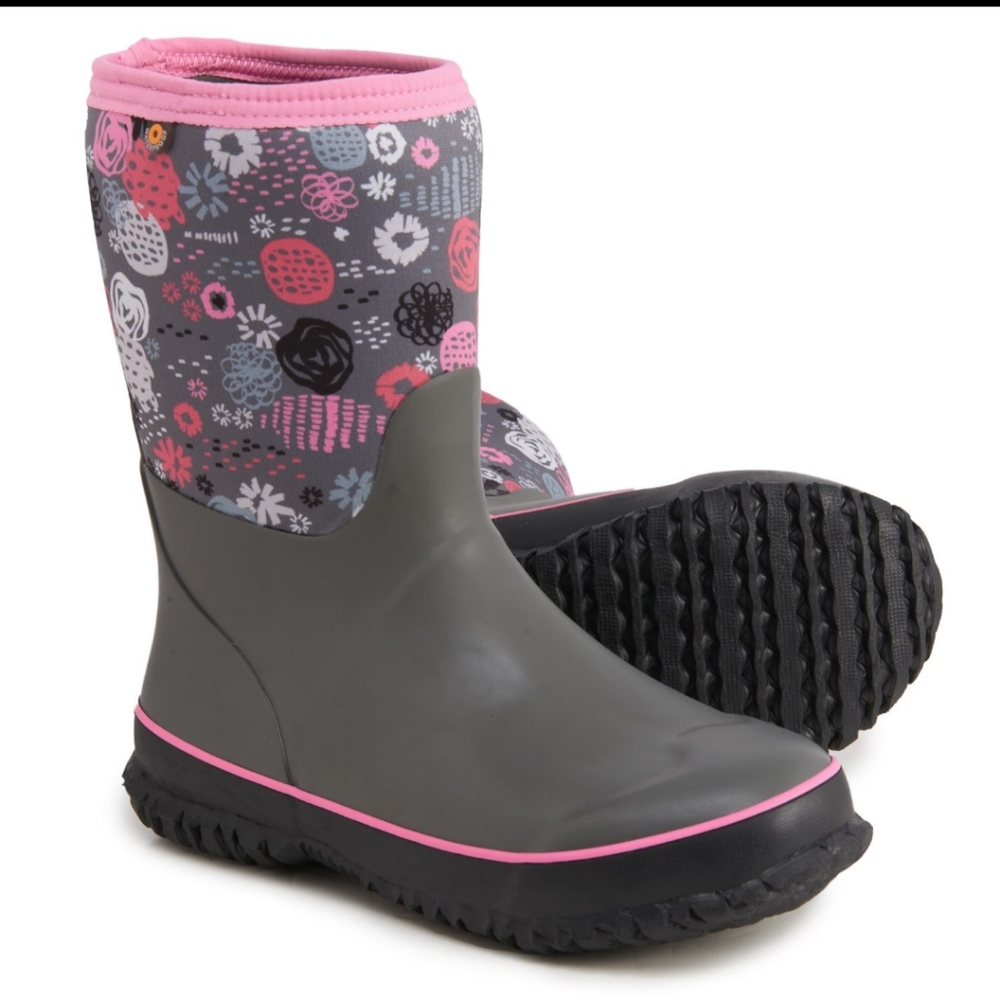 - New in box bog boots sz 5 c big kids winter boots rated -22°